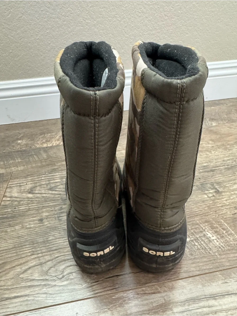 Sorel Snow Command Camo Snow Boots Kids Youth Size 5 Waterproof Insulated